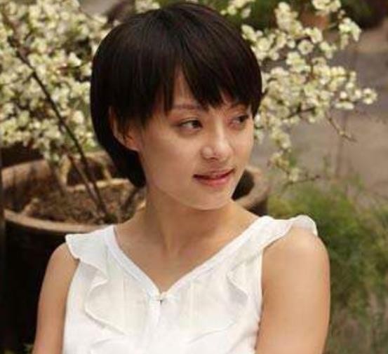 孙俪不为人知的童年，曾谈起父亲激动落泪直言：我凭什么给他买豪