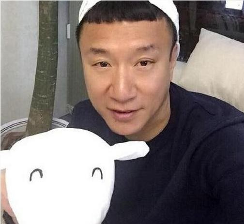 明明是演技派男演员，却三年都不拍戏，非在综艺上卖萌