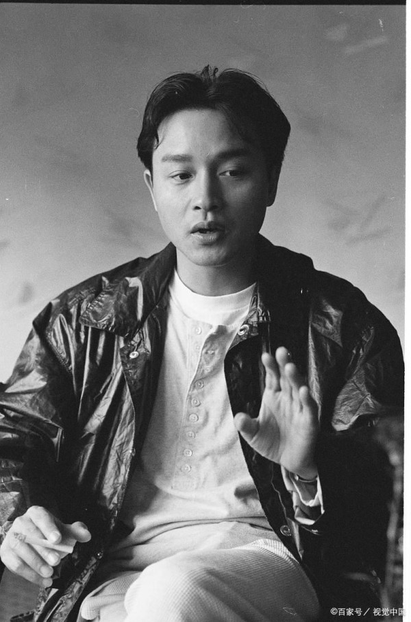 追忆巨星，袁咏仪晒合照悼念张国荣