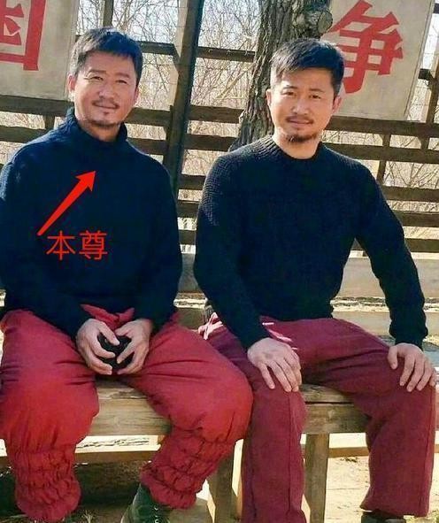 明星和替身的合照，陈小春已经够像了，最后一位关系复杂