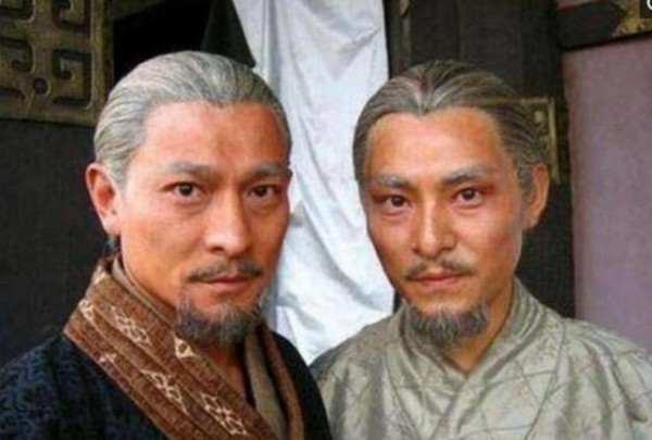 明星和替身的合照，陈小春已经够像了，最后一位关系复杂