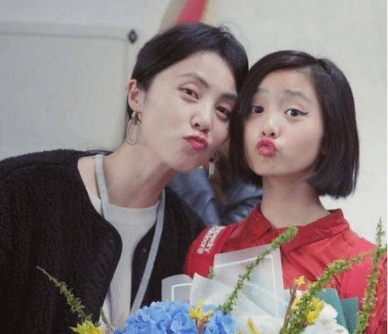 明星也为辅导孩子发愁，孙莉因为小女儿不听话生气，黄磊在旁劝