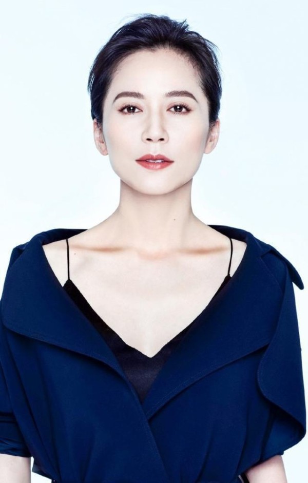 50岁女星不嫁人，被主持人采访生理需求怎么解决，回答堪称教科书