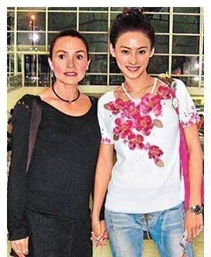 看！明星夫妻闹翻之后，双方亲家母是怎样互撕的