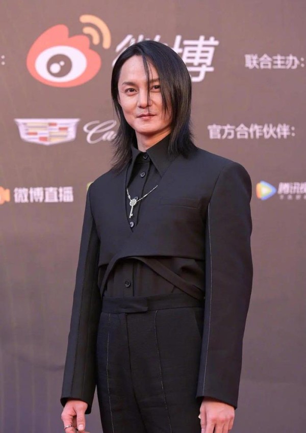 微博之夜男明星生图被吐槽，网友直呼不行