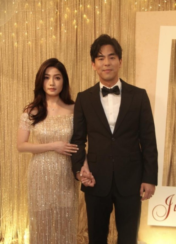 柯受良大儿子柯有伦香港补办婚礼面子大，张学友苗侨伟到场送祝福