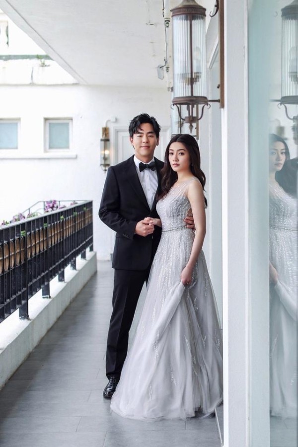 柯受良大儿子柯有伦香港补办婚礼面子大，张学友苗侨伟到场送祝福