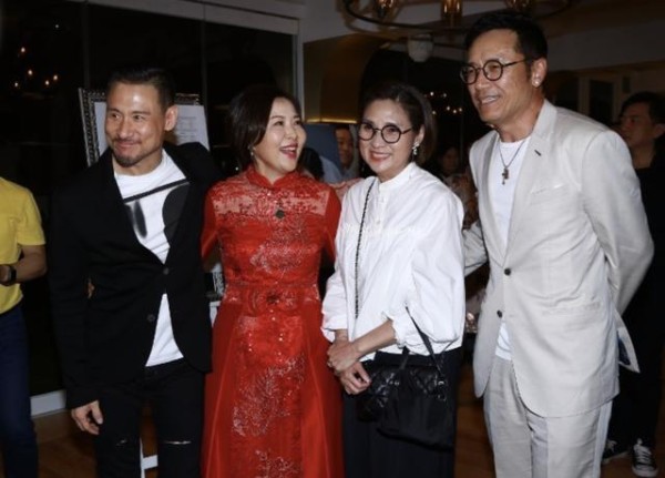 柯受良大儿子柯有伦香港补办婚礼面子大，张学友苗侨伟到场送祝福