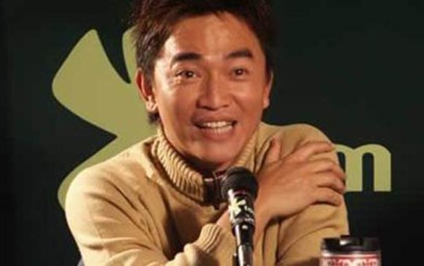 曾教成龙做人，还与吴宗宪飙歌，死后却无人料理，只能靠捐款下葬