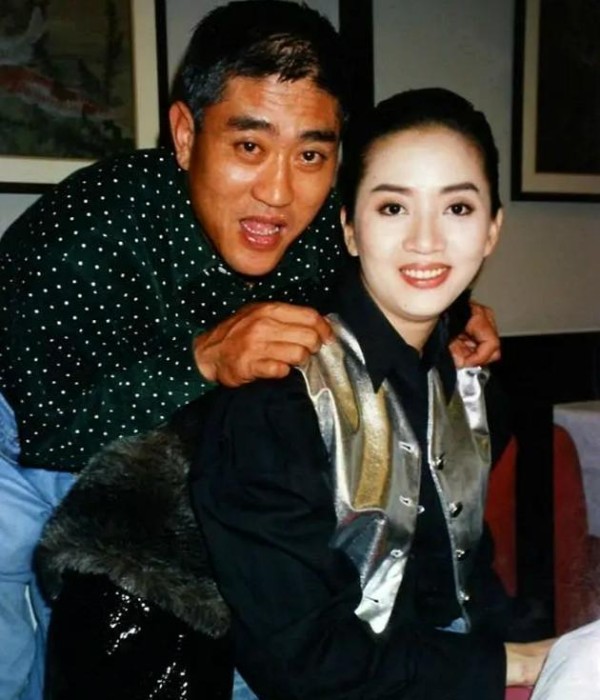 2003年柯受良突然离世，网传他死于名模床上，此女已结婚多年