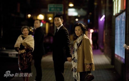 刘德华带叶德娴出席首映礼