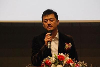 李亚鹏退出娱乐圈四年，陪伴在李嫣身边，他一直在做一个好父亲