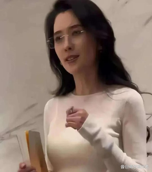 娱乐圈的友情向来掺杂着各种微妙...@毒舌追光者的动态