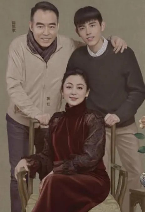 有一种全家福叫明星的民国风全家福，除了陈红，没一个女的在前面