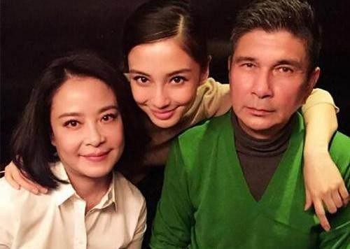 盘点明星的妈妈,唐嫣的妈妈年轻时一定是校花!