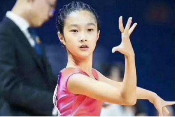 4位明星的女儿,刘涛女儿很美,赵薇女儿可爱,她才是从头美到脚