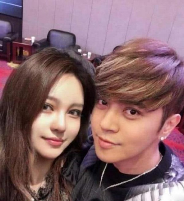 罗志祥牵连潘玮柏，曝其与美女关系暧昧？知情人曾发文直指潘玮柏