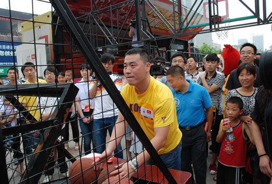 李刚出席