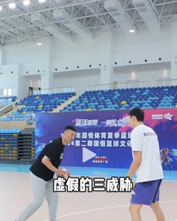 世代相传：周琦与苏伟的篮球友谊与传承之路