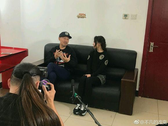 张韶涵和腾格尔老师一见如故的聊开了！