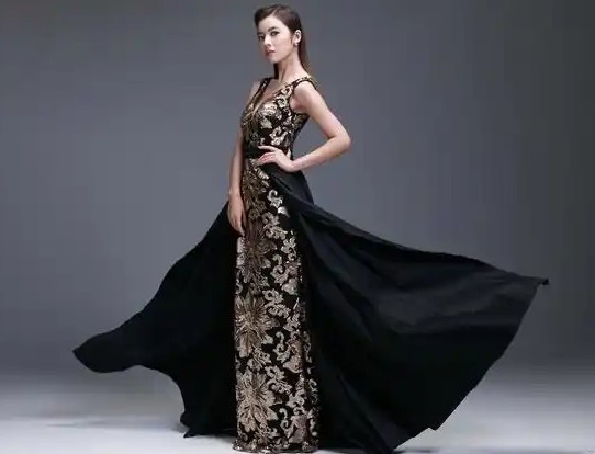 2025春节年会、晚宴穿搭怎么选?看看这几位女明星