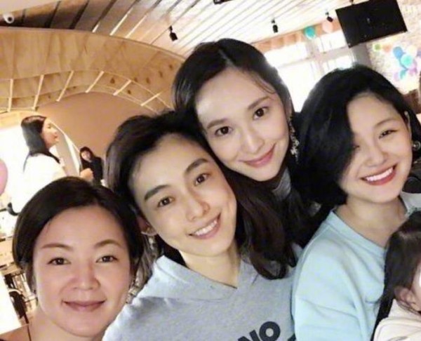 现实版《我的前半生》：当女星男友和闺蜜一起后，反应却天差地别