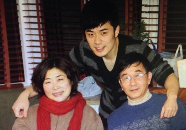 陈赫家庭背景有多强?表叔陈凯歌算什么,亲舅舅才是真正家喻户晓