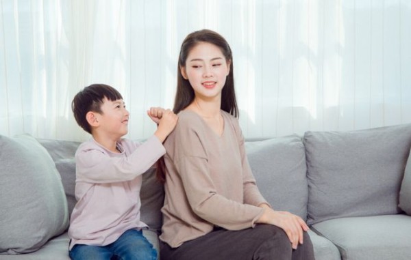 孩子喊“妈妈”、“妈”和“老妈”，看似一字之差，实则区别挺大