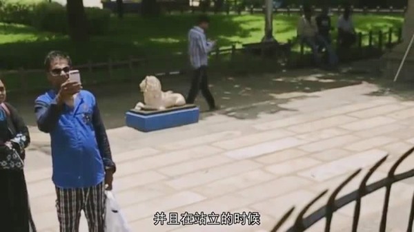 印度最厉害的男子，站6个小时眼睛不眨一下，被称为“站神”