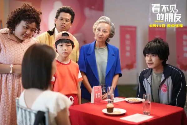 《看不见的朋友》曝“i人e群鬼”特辑 曾敬骅女装“马华变马嬅”