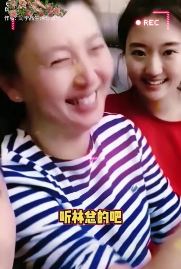 闫学晶赞儿媳完美无缺，婆媳关系引热议，聪明家庭背后的秘密！