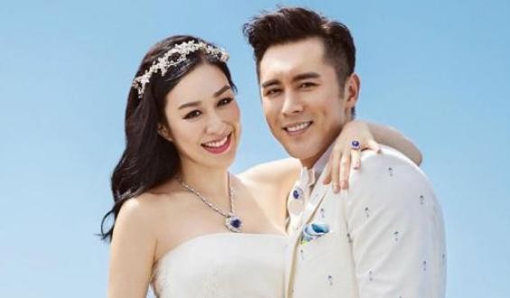 娱乐圈八对姐弟恋，图1相差四岁，图5相差十五岁，图8差二十五岁