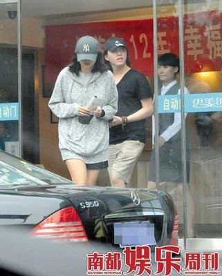 组图:李云迪女友曝光身材好姐弟恋疑修成正果
