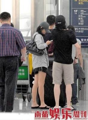 组图:李云迪女友曝光身材好姐弟恋疑修成正果