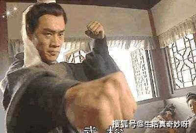 他是水浒第一英雄，上山前后为何判若两人呢？原因有四，令人心酸