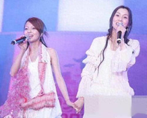 张韶涵范玮琪同场演出炸了！恩怨背后藏何真相