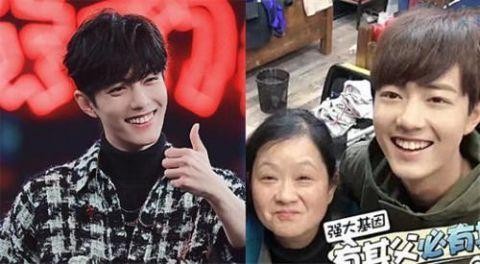 明星和妈妈有多像?杨幂只有脸型像,而关晓彤看到未来的自己