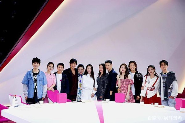 《我家小两口》戚蓝尹和郭碧婷同框像丫环，网红和女明星的差距大