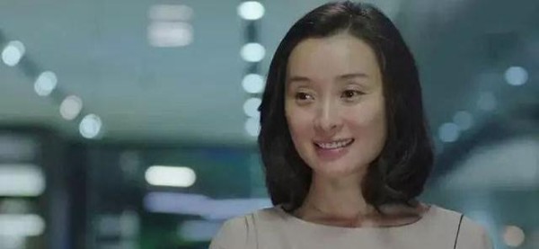 她为了陈建斌倾其所有，同居多年后和平分手，现如今演小三爆红