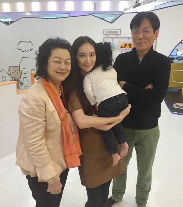 范玮琪父亲因摔倒去世，享年75岁，陈建州夫妇低调为其处理后事