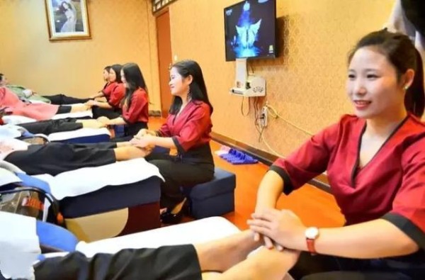 能跟SPA店里的女人谈恋爱吗？在足疗店里做前列腺保养，有作用吗