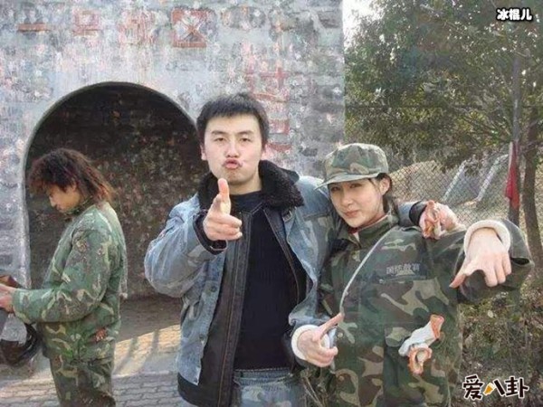 雷佳音夫妇同框, 结婚十年育有一女雷佳音的老婆是谁？