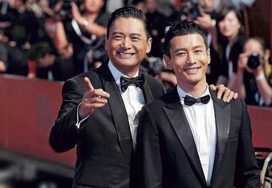 黄晓明自爆现状凄惨，四处求人给戏演，甚至不敢跟杨颖靠太近？