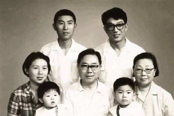 高晓松的显赫家世图解 家世关系图已落败了吗