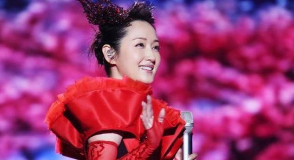 46岁杨钰莹感情扑朔迷离, 恋爱经历和郭晶晶如出一辙