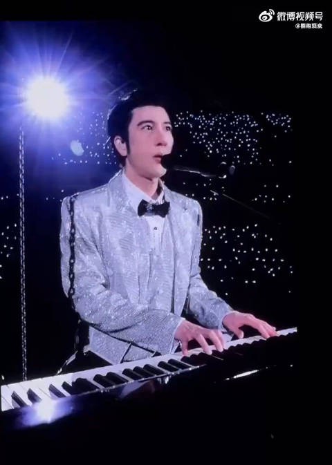 王力宏杭州站贴脸唱《心跳》,粉丝直呼开口惊艳