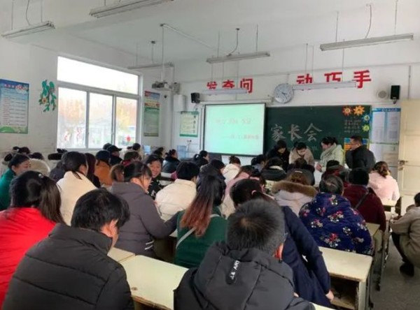 儿子跟同学父亲长得很像，妻子为证清白做亲子鉴定，结果如何？