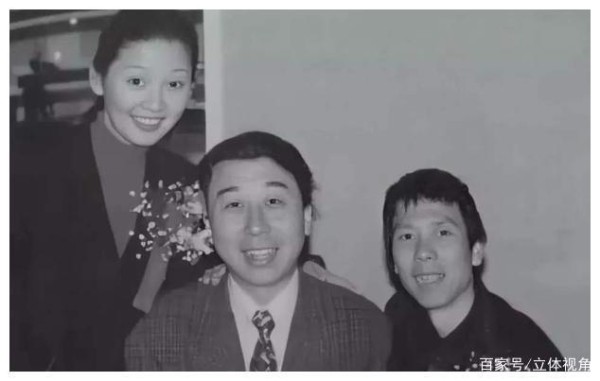 冯巩曾是冯小刚最亲密的朋友，女儿手术只告诉他一人，很让人感动