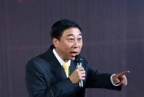 隐瞒了28年，国际名导冯小刚和冯巩的关系，终于“藏”不住了