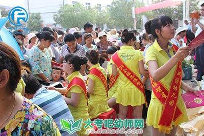 大班语言教案：夸夸武术大明星教案及教学反思配图一